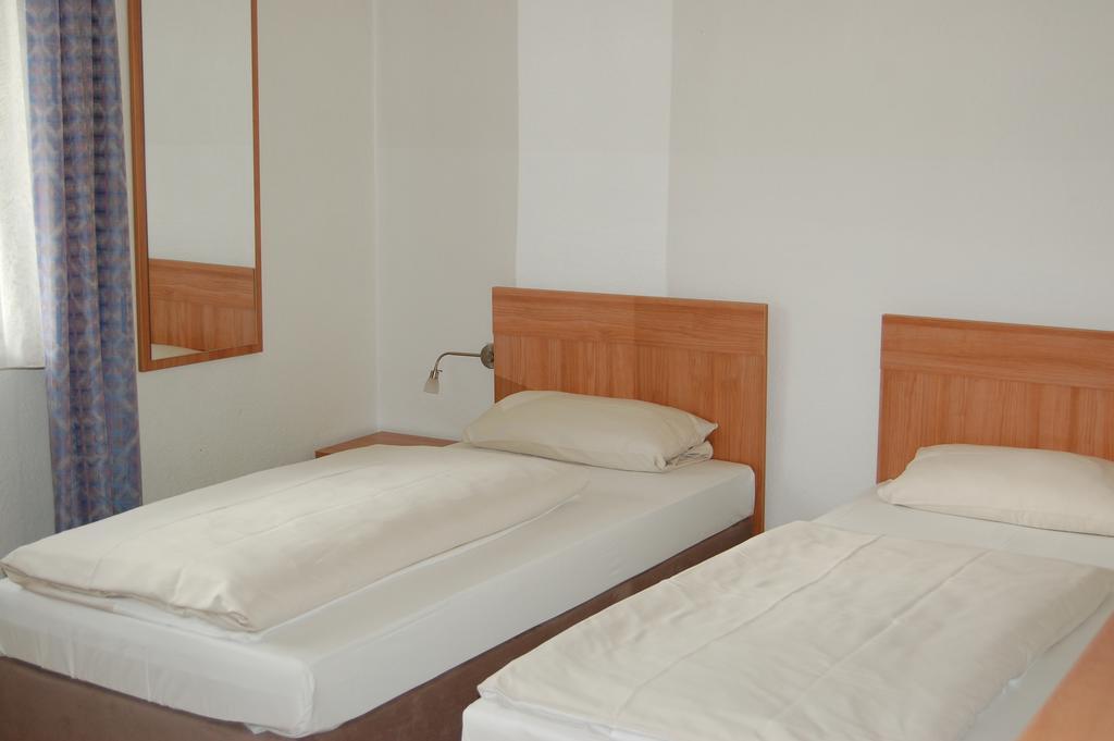 Hotel Adler Neulußheim Δωμάτιο φωτογραφία