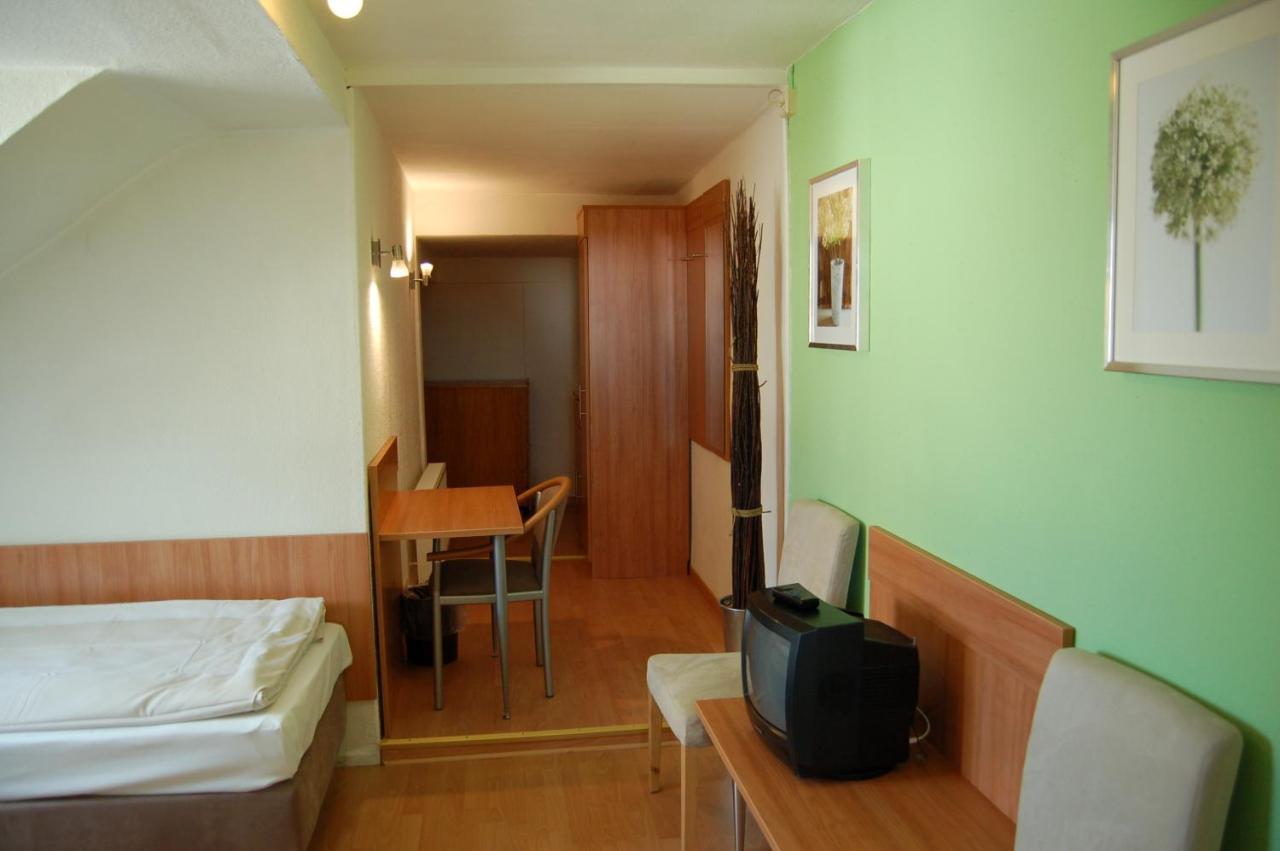 Hotel Adler Neulußheim Δωμάτιο φωτογραφία